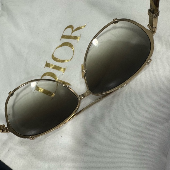 CHRISTIAN DIOR used in a good condition 
Goldtone Metal And Tortoise - Picture 3 of 10